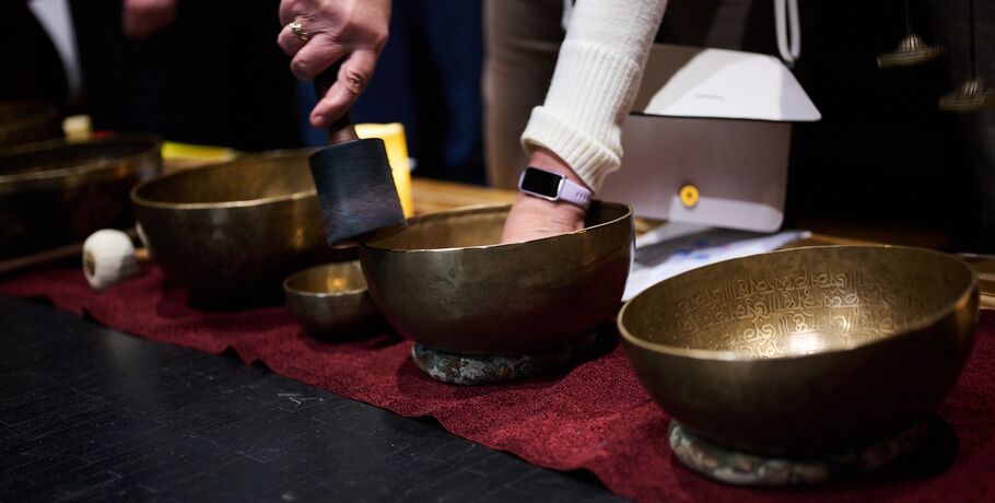 Благопожелания и массаж звуковыми вибрациями. Омичи встретили Китайский Новый год в музее