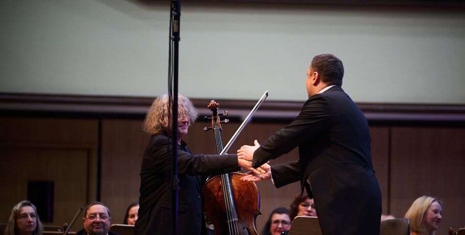 Язык взаимоотношений между Инь и Ян определяют дирижёр Михаил Голиков и виолончелист Александр Князев