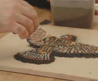 "Будут летать над Омском много лет". Стая мозаичных пернатых готовится превратиться в городское панно