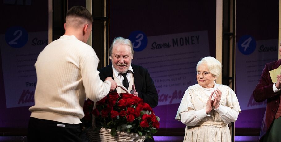 Без шайбы и в тишине. Хоккеисты "Авангарда" пришли посмотреть на игру Омской драмы