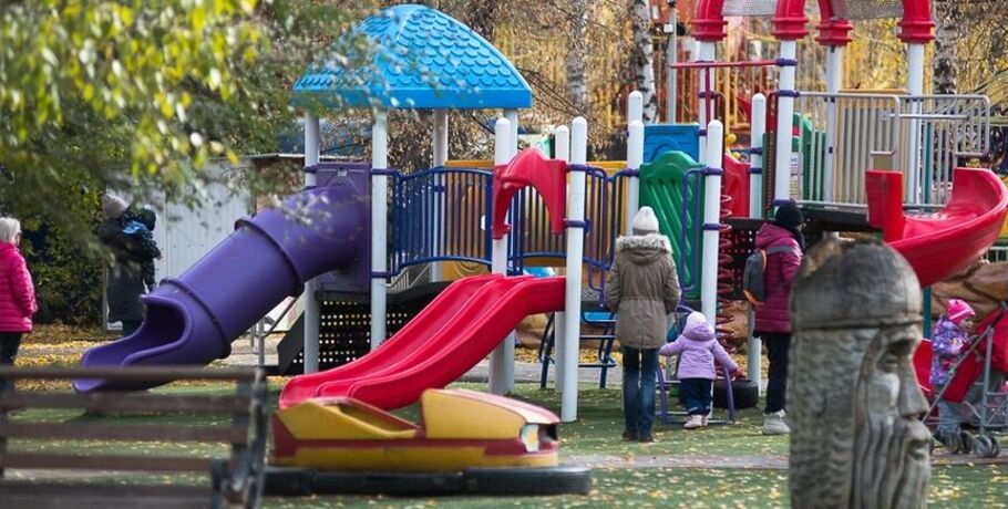 Три дополнительные площадки обновят в омских дворах