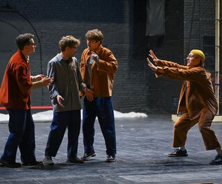 Самый лучший мальчик. Зачем Омской драме четыре актёра на одну роль