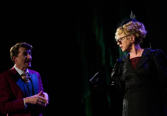 Классика без карикатуры: московская "Сфера" оживила Островского в Омске Классика без карикатуры: московская "Сфера" оживила Островского в Омске