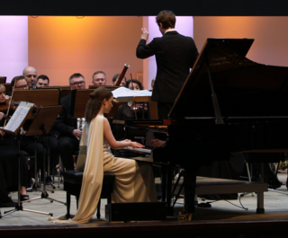 Магия музыки и дебют на омской сцене: московский оркестр и Варвара Кутузова покорили публику