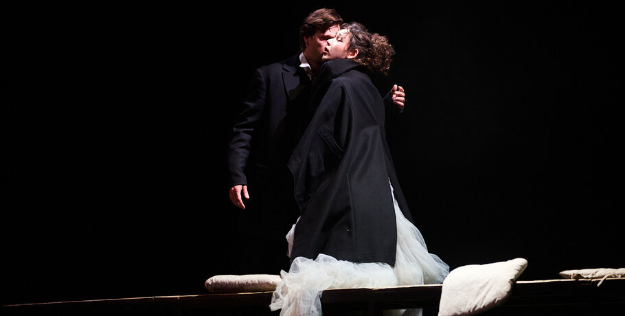 Московский театр показал чеховскую "Чайку" со звездой "Ночного дозора"