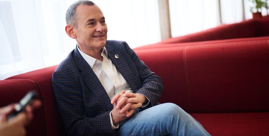 "Не высмеивание, а цинизм, присущий врачам". Директор московского театра о том, как понять Чехова&nbsp;