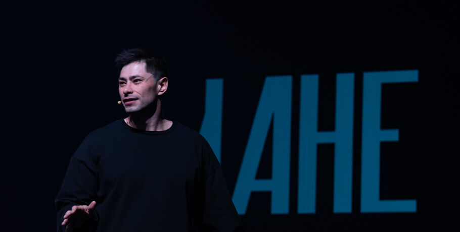 Живопись без кистей: омский ЧАТ показал, как театр может говорить об искусстве