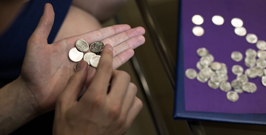 Не только банки: магазины обменяют мелочь омичей на банкноты