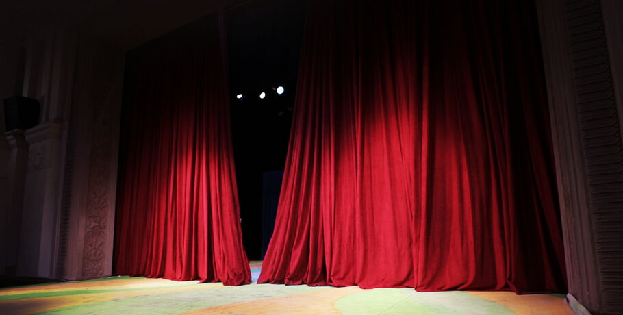 Итальянские интриги в серьёзной комедии. В Омске покажут, как празднуют Рождество в Неаполе