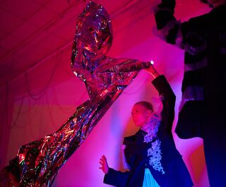 Избушка на курьих лапках и символы хаоса: сказки предстали на модном подиуме