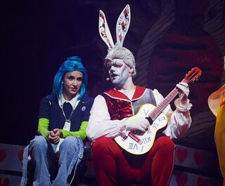 Отпустить контроль и сходить на свидание с Белым Кроликом.&nbsp;Что получит зритель по дороге в страну чудес