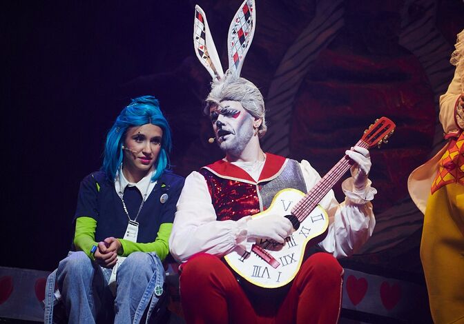 Отпустить контроль и сходить на свидание с Белым Кроликом.&nbsp;Что получит зритель по дороге в страну чудес