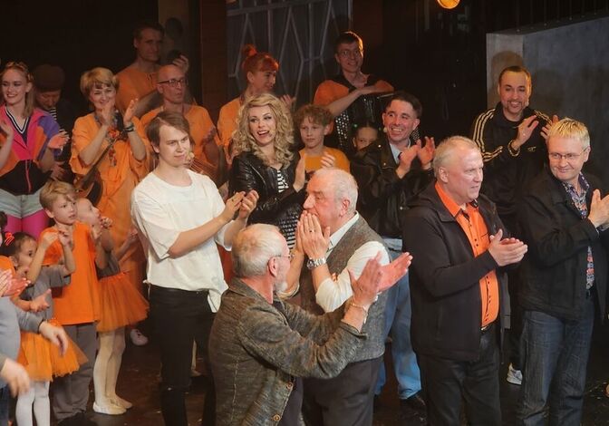 "Время не ждёт". Как непогода помогла придумать мюзикл с песнями группы "Чайф" "Время не ждёт". Как непогода помогла придумать мюзикл с песнями группы "Чайф"