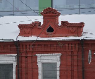 Прогулки с профессором: кирпичный дом с "перевёрнутым сердцем"