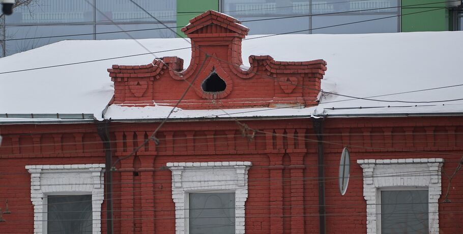 Прогулки с профессором: кирпичный дом с "перевёрнутым сердцем"