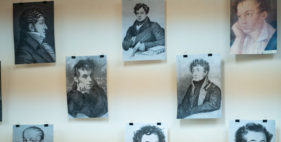 Увидели старые афиши и рассказали о любимых книгах.&nbsp;"Библионочь" объединила омичей субботним вечером