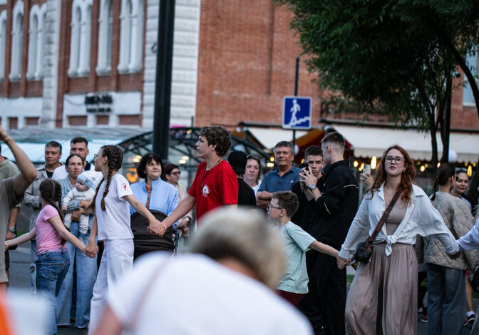 Закупиться книжками, станцевать на вечёрке, прогуляться по Любинскому: что нужно успеть за выходные в Омске