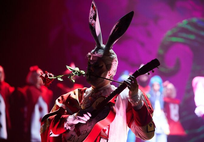 Найти общий язык с новой Красной Королевой. Артист Омского музтеатра улетает в Калининград