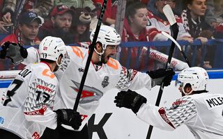 "Авангард" добился убедительной победы в стартовом матче 1/2 финала