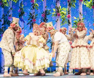 Обманчивые розы и крепостная доля. Зефирная "Барышня-крестьянка" на&nbsp;омской сцене