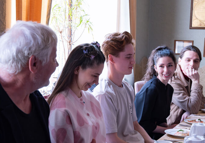 Неизбежность трагедии и бродячие артисты. Омский театр представит экзистенциальную версию "Ромео и Джульетты"