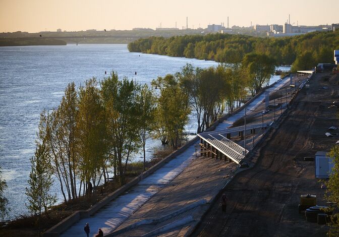 В ожидании маяка. Что происходит на набережной Тухачевского