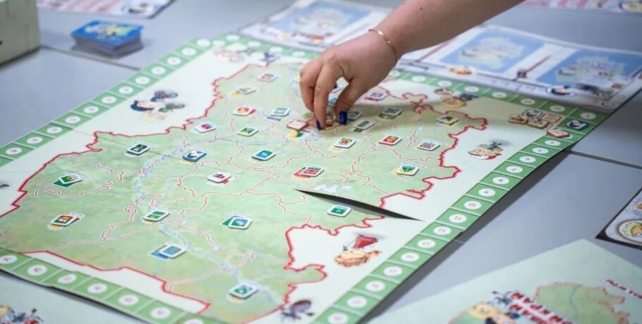 Настольную игру про Омскую область представили в ОмГУ им. Достоевского