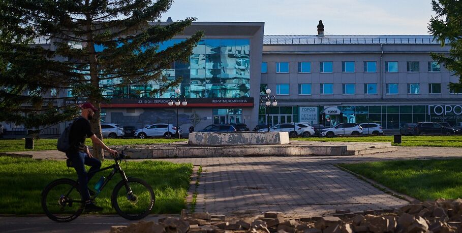 Опустевшая площадь. Омск временно остался без шара