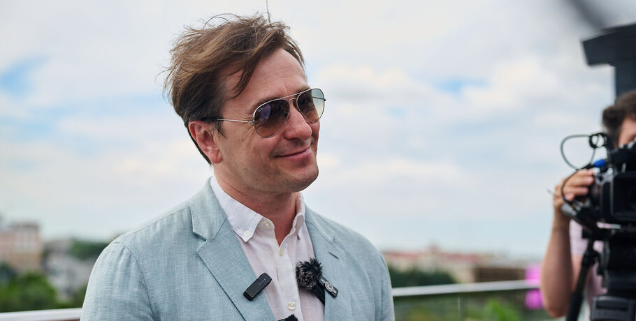 "Театр - это не сфера услуг, он для души": Сергей Безруков о "живом" искусстве