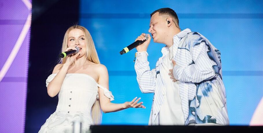 От "Гештальта" до "Бесценной". Ольга Бузова спела с дуэтом из Омска "5УТРА"