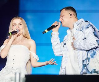 От "Гештальта" до "Бесценной". Ольга Бузова спела с дуэтом из Омска "5УТРА"