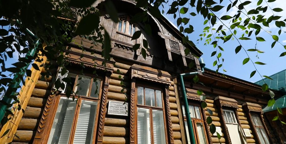 Восстановить резьбу и справедливость: в центре Омска завершается ремонт Музея семейных историй