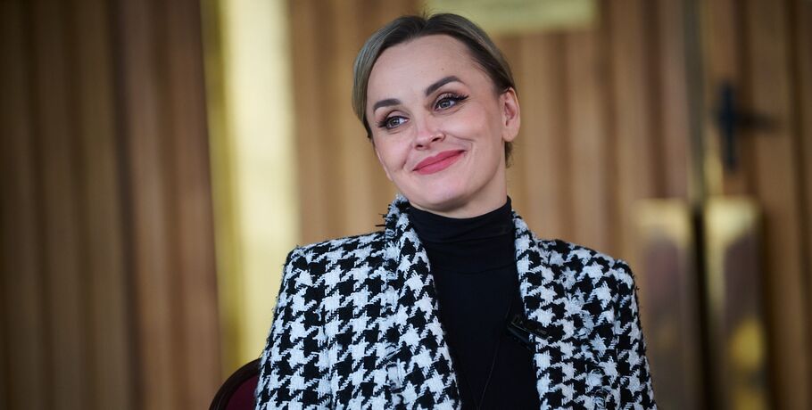 "Слушайте, впитывайте и перенимайте этот опыт". Наталия Быстрова о "творческом безумии" мюзикла
