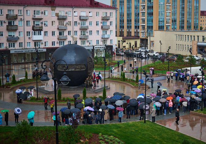 Возвращение "Державы": главный шар Омска обрёл вес и занял прежнее место Возвращение "Державы": главный шар Омска обрёл вес и занял прежнее место