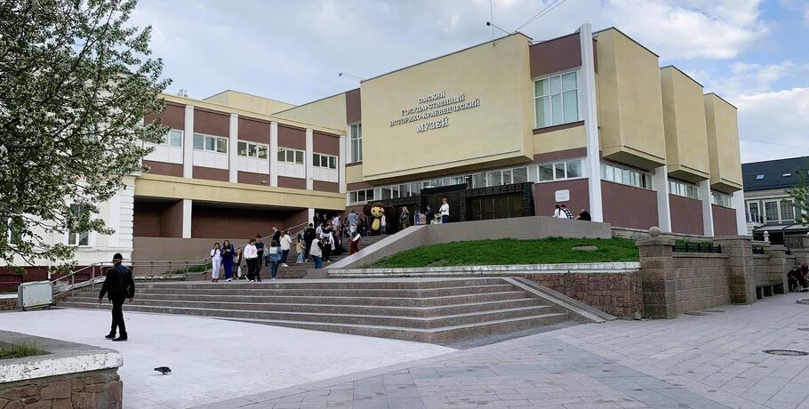 В компании с хранителем фондов: ОГИК музей показывает коллекции часов и фото XIX века
