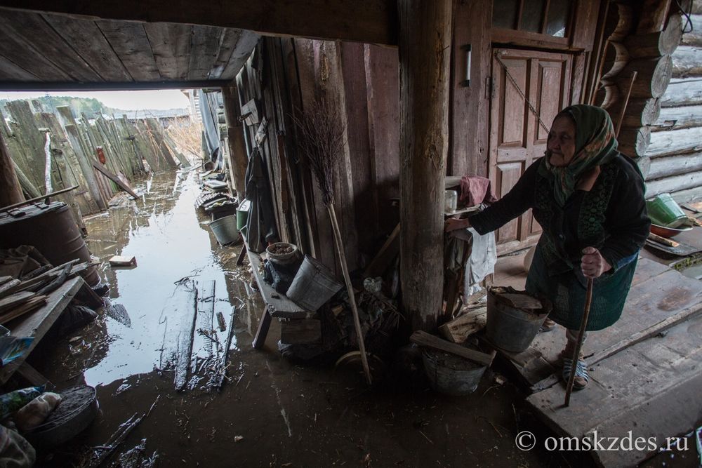 Усть-Ишим. Подтопленные дома и приусадебные участки на улице Грязнова