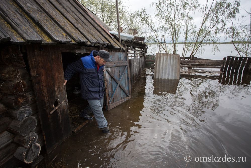 Усть-Ишим. Подтопленные дома и приусадебные участки на улице Грязнова