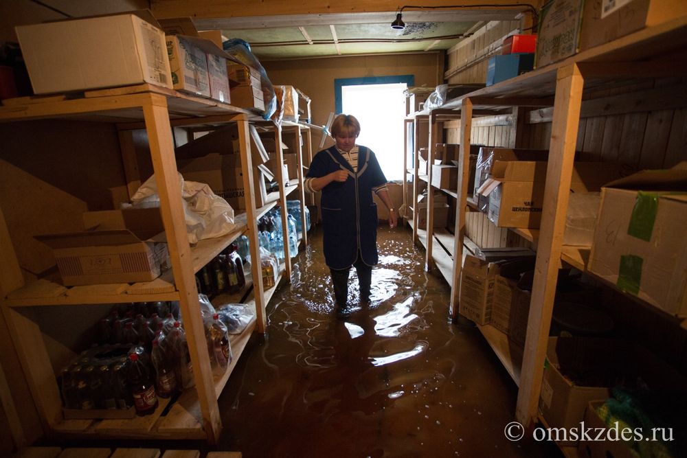 Затопленный магазин в селе Эбаргуль Усть-Ишимского района