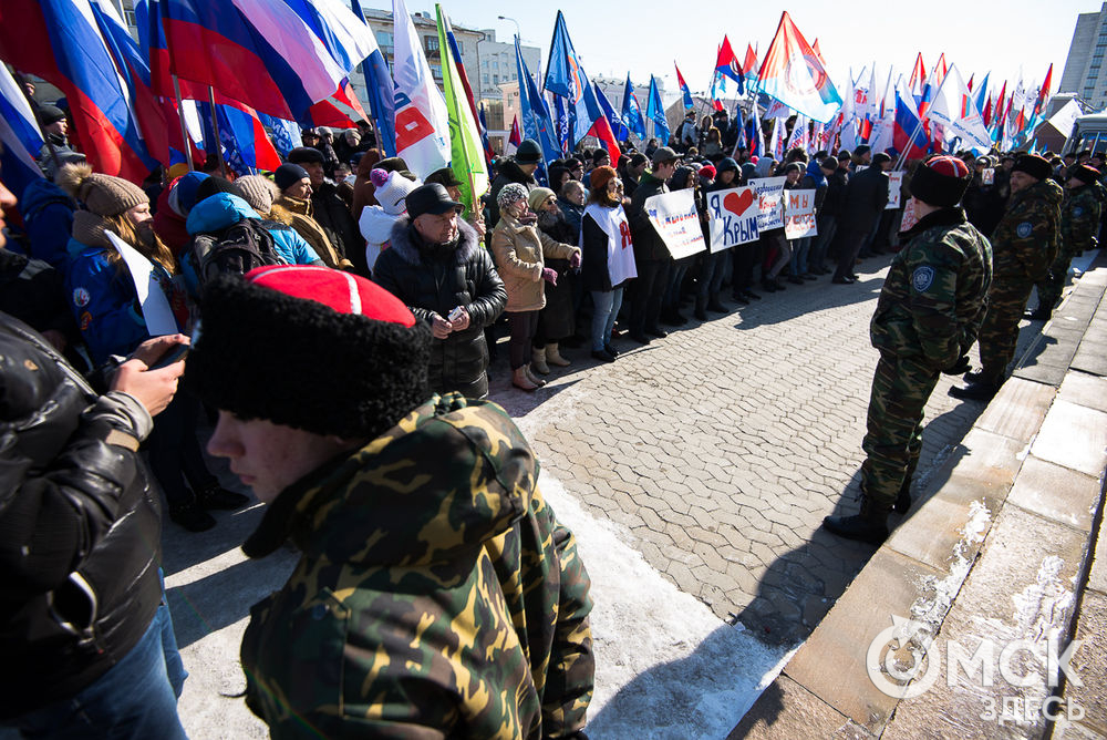Сегодня, 18 марта, на площади у библиотеки имени Пушкина прошёл митинг-концерт, посвящённый воссоединению Крыма с Россией. Автор фото Илья Петров