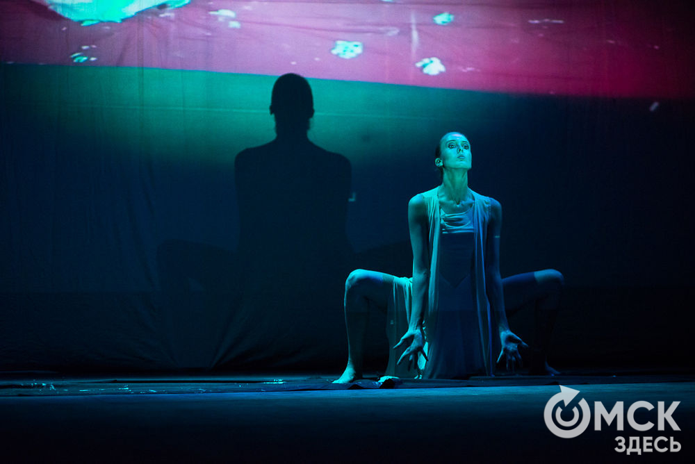 15 апреля на сцене "Арлекина" выступил коллектив театра мод. Фото: Илья Петров