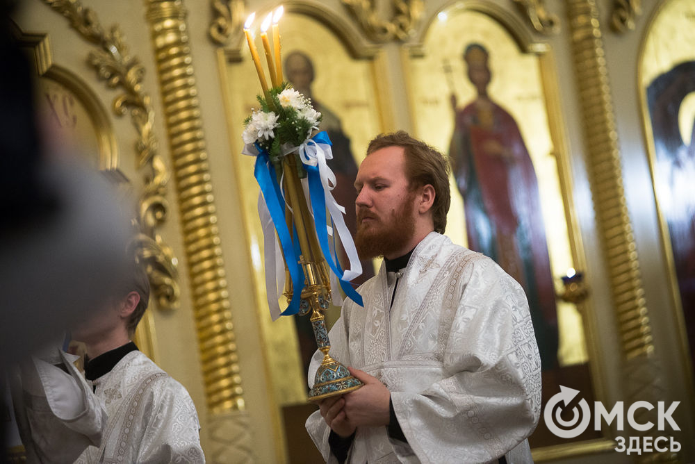 С Богом и митрополитом: в Христорождественском соборе прошла праздничная всенощная литургия. Фото: Илья Петров