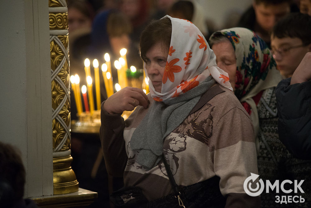 С Богом и митрополитом: в Христорождественском соборе прошла праздничная всенощная литургия. Фото: Илья Петров