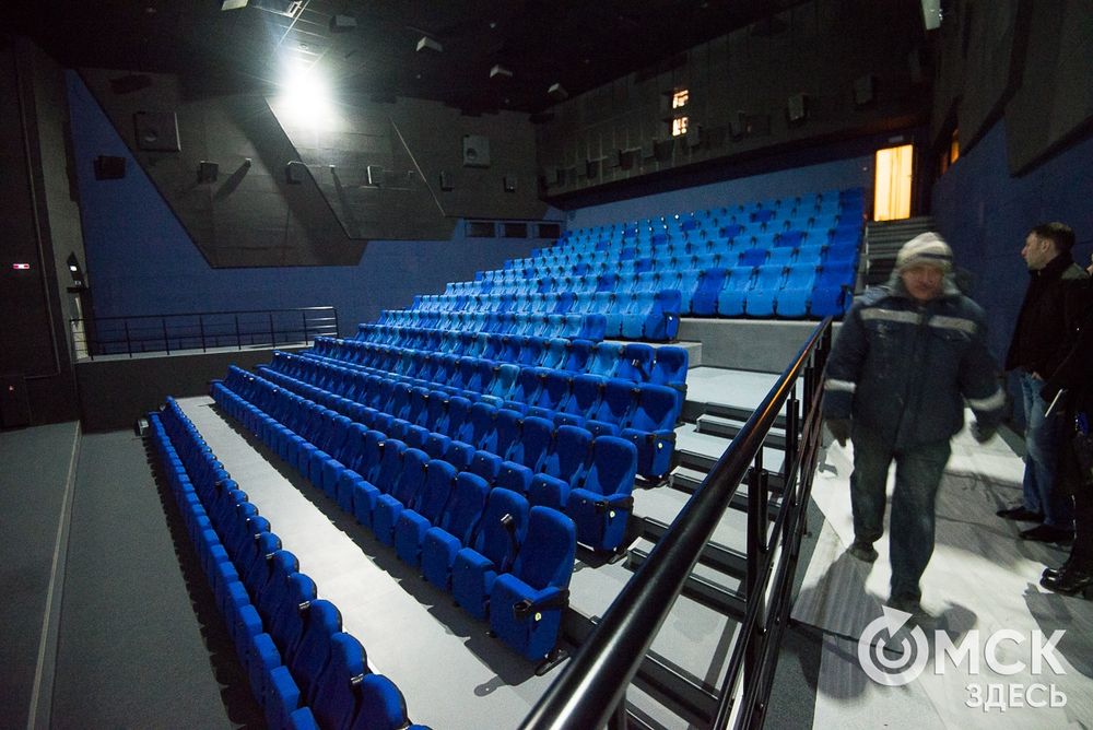 В тестовом режиме заработал кинотеатр "Первомайский", открытие которого откладывалось несколько лет. Фото: Илья Петров. Подробности читайте здесь .