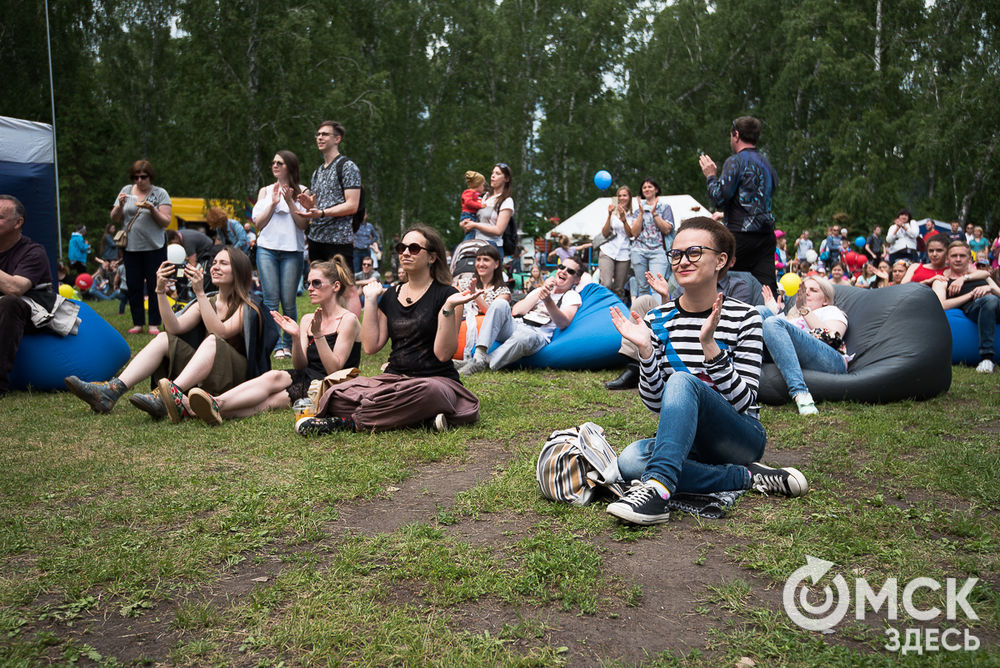 Омичи отдохнули на общегородском пикнике в парке на Королева. Подробности здесь . Фото: Илья Петров.