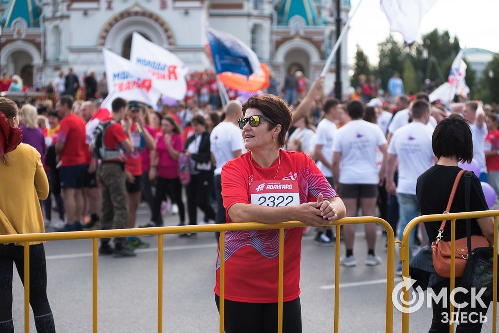 Марафон в Омске собрал тысячи участников. Фото: Илья Петров