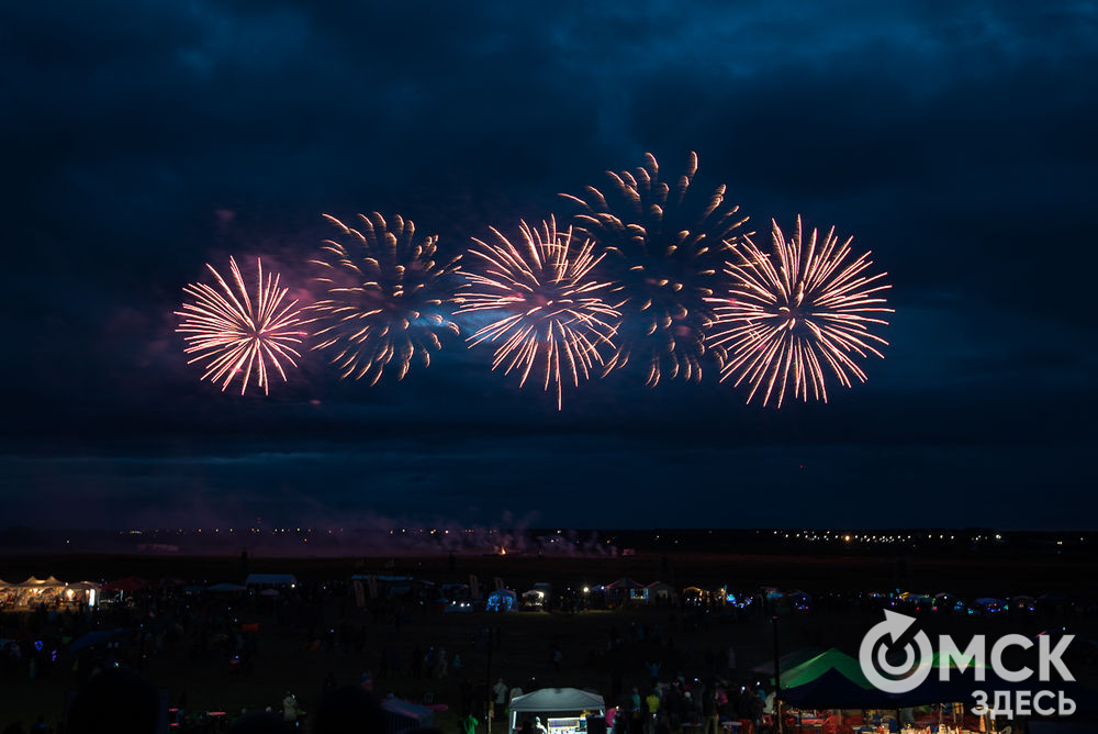 1 сентября под Омском прошёл Третий международный фестиваль фейерверков. Подробности читайте здесь . Фото: Илья Петров