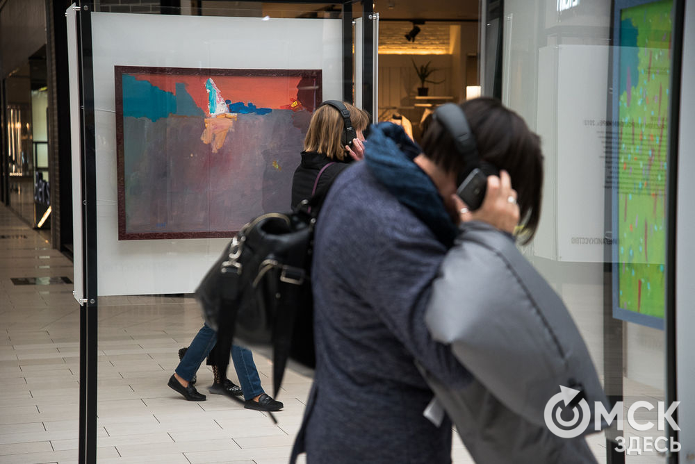 Необычная выставка "Громче цвета, ярче звука" открылась в рамках осенней сессии Арт-резиденции. Фото: Илья Петров