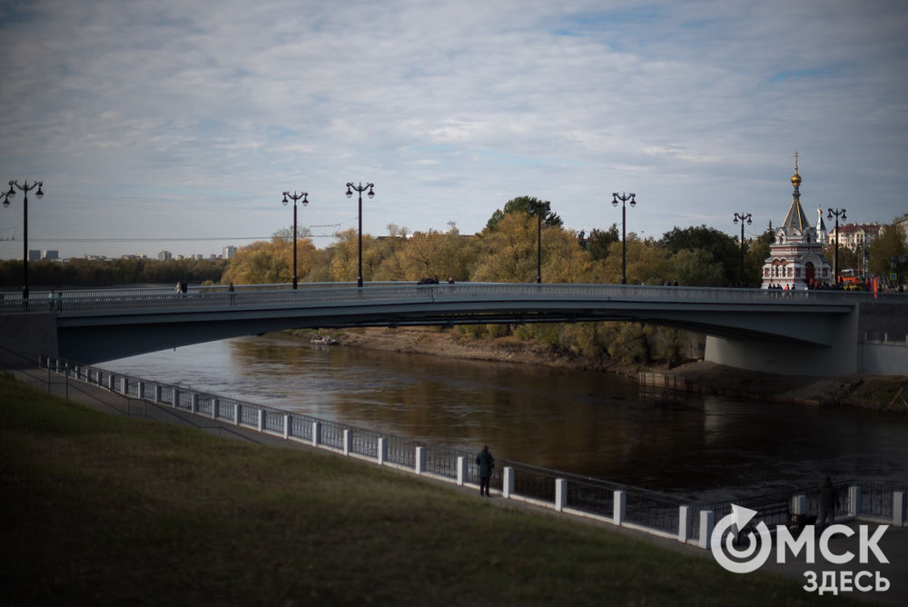 В Омске 3 октября после капитального ремонта открыли Юбилейный мост через реку Омь. Подробности здесь . Фото: Илья Петров