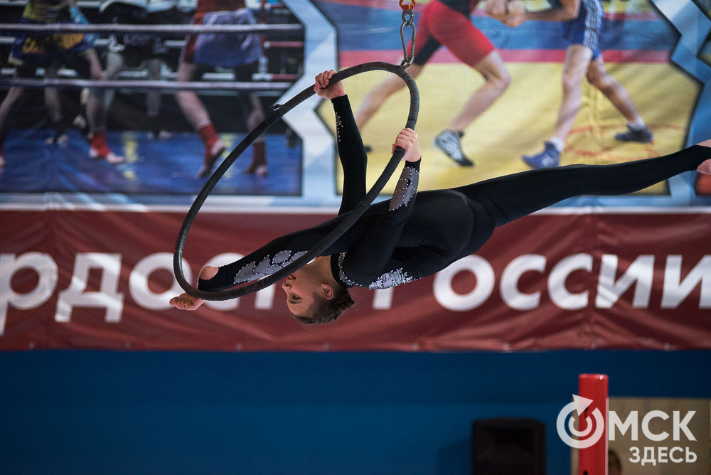 10 ноября в Омске прошёл V всероссийский турнир по воздушной акробатике. В соревнованиях приняли участие более 100 спортсменов. Фото: Илья Петров