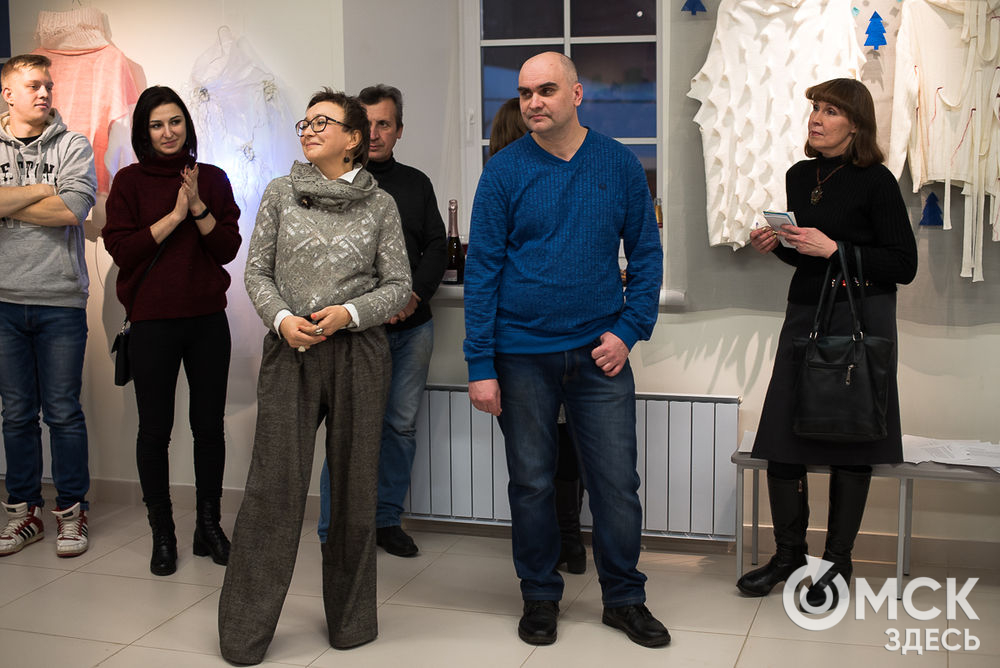 С 12 декабря по 20 января в городском музее "Искусство Омска" будет работать выставка необычных свитеров "Господин С" (0+). Фото: Илья Петров